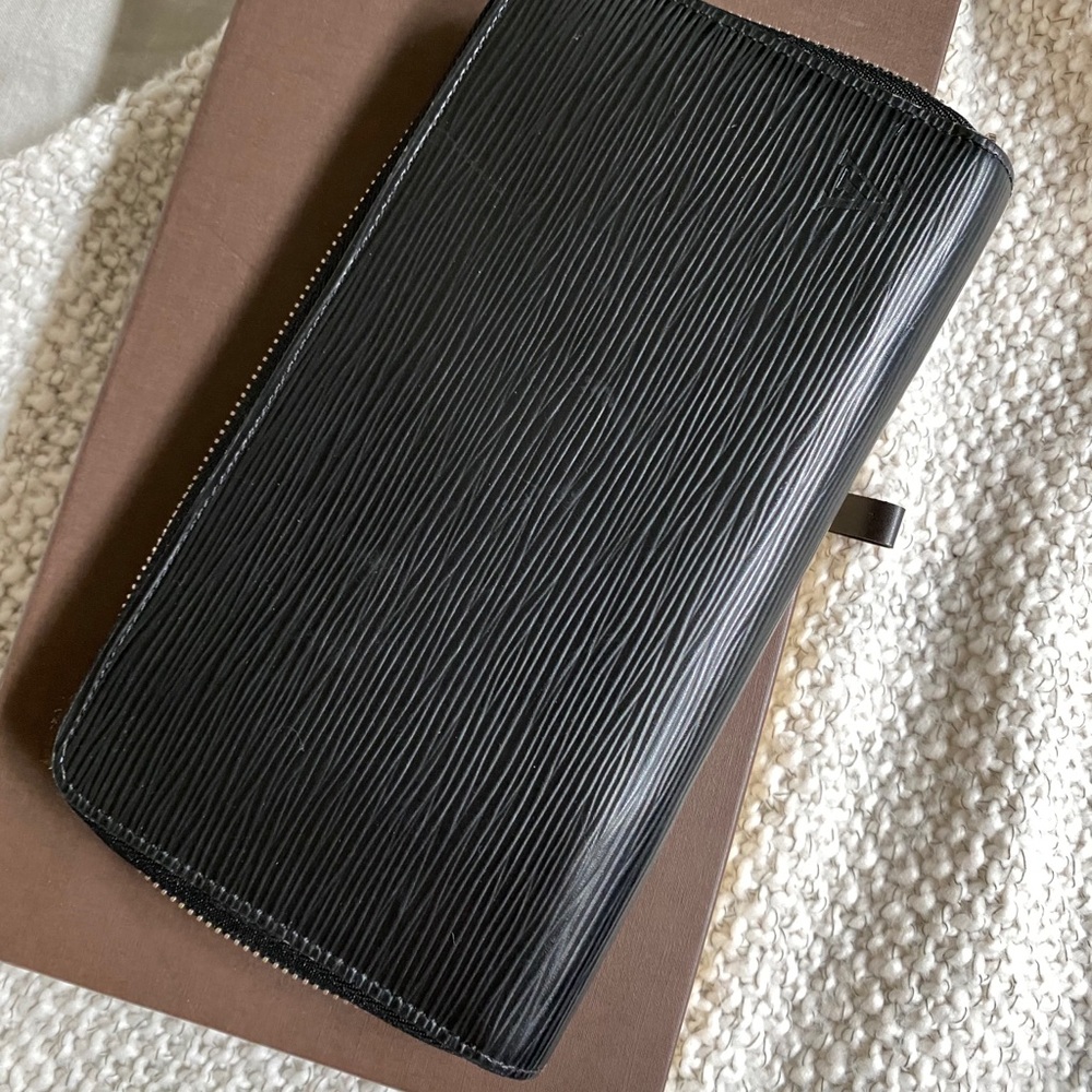 Louis Vuitton Epi Zippy Organizer
